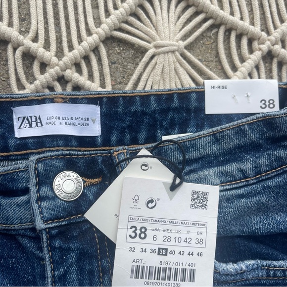 NWT Zara High Rise Distressed Jean Shorts Size 6 - Picture 3 of 4